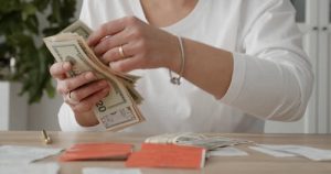 Descubra Agora: Como Estar Lucrando com Vídeos de Graça e Transformar sua Vida Financeira!